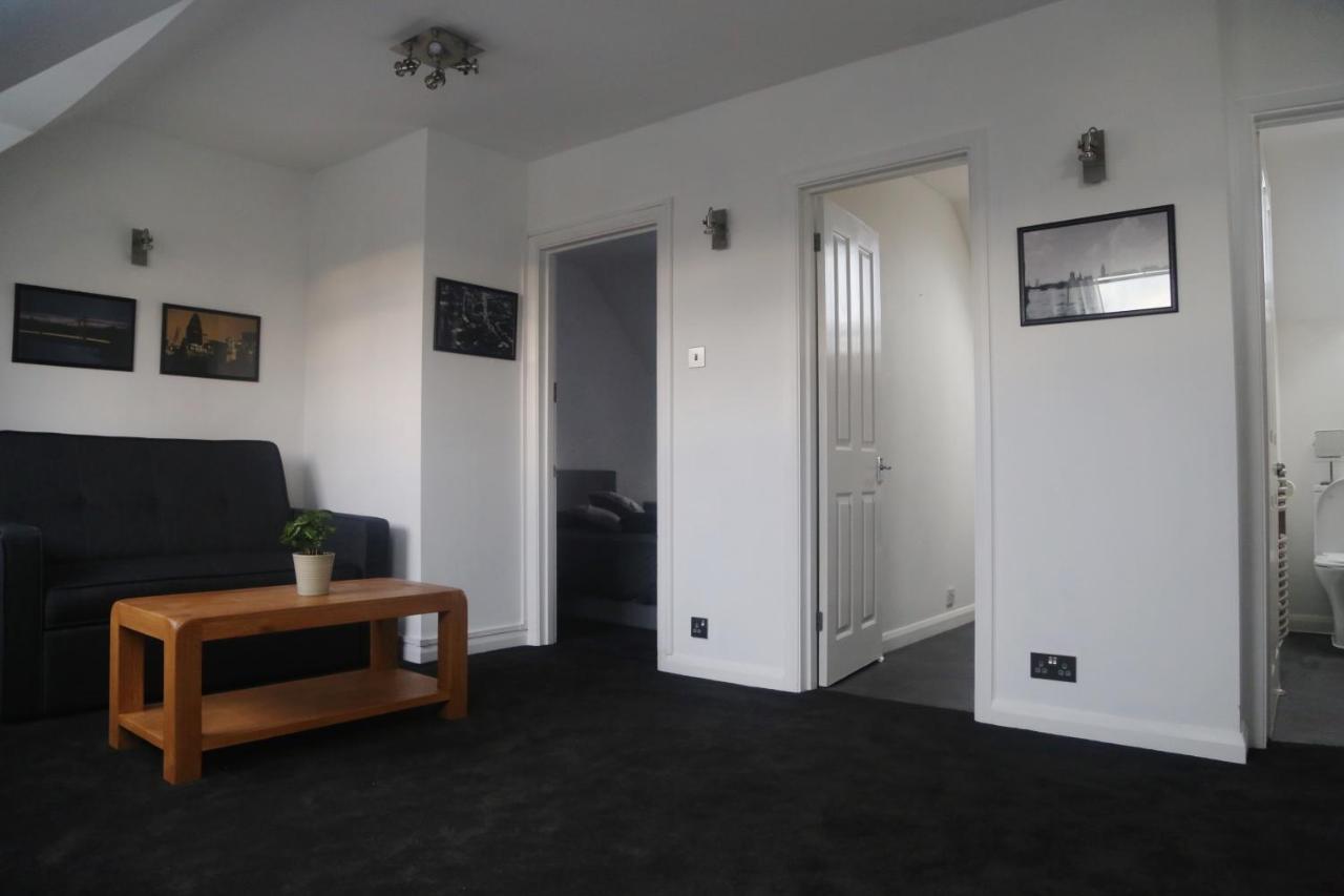 One-Bedroom Flat In Cheam Village Eksteriør bilde